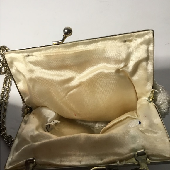 Vintage La Regale LTD Hand Made Seed Bead Clamshell Formal Wedding Purse - Picture 4 of 7